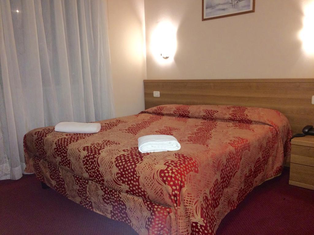 Royal Hotel Milan Room photo
