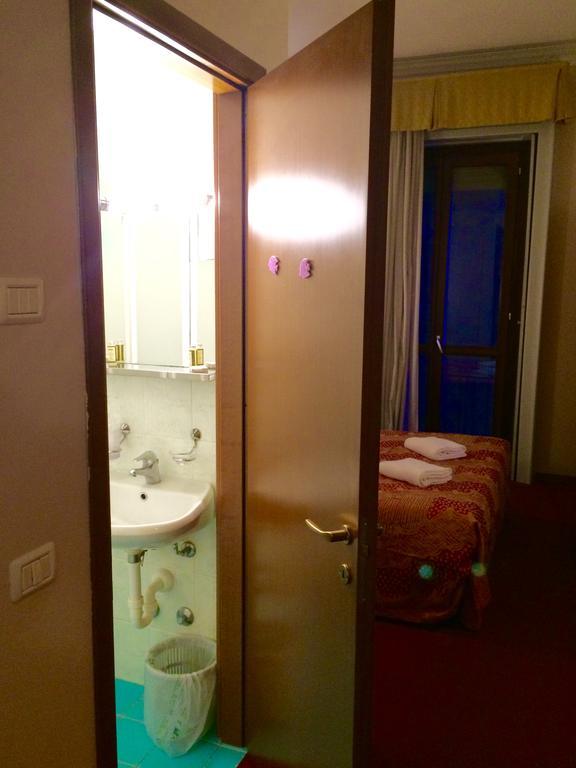 Royal Hotel Milan Room photo