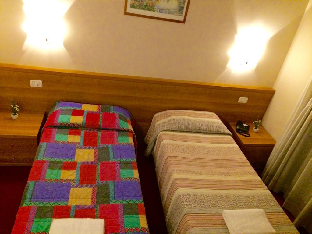 Royal Hotel Milan Room photo