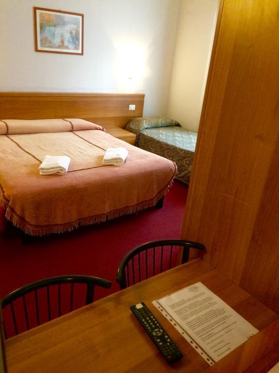 Royal Hotel Milan Room photo