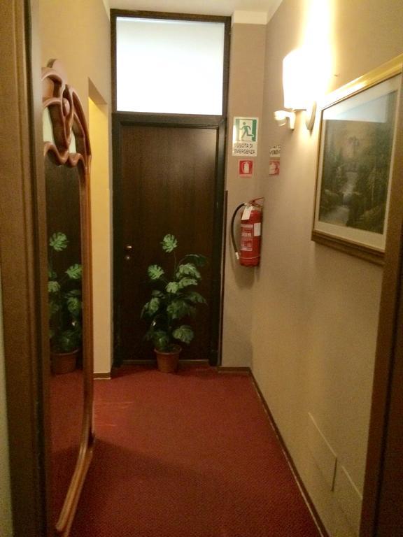 Royal Hotel Milan Exterior photo