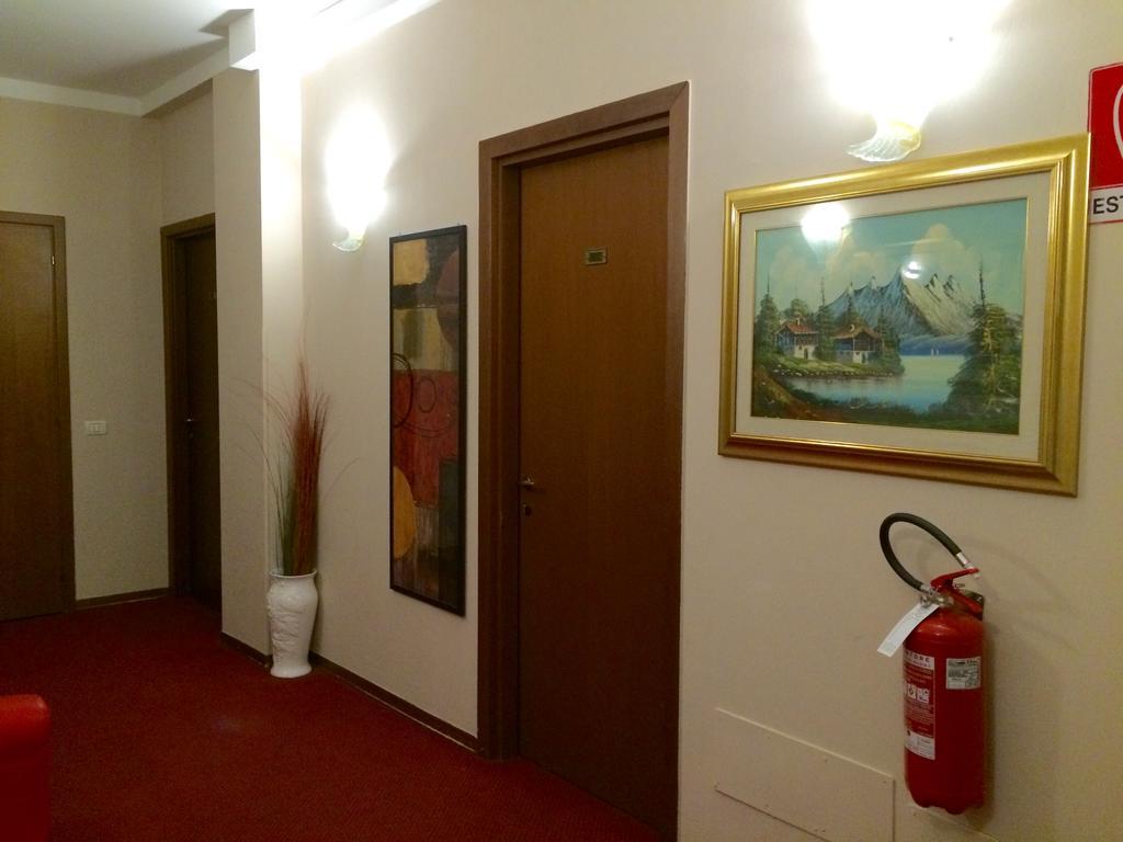 Royal Hotel Milan Exterior photo
