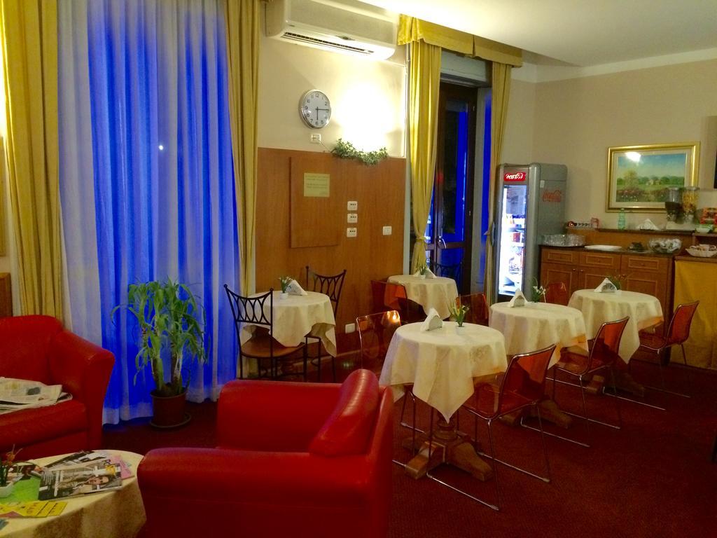 Royal Hotel Milan Exterior photo
